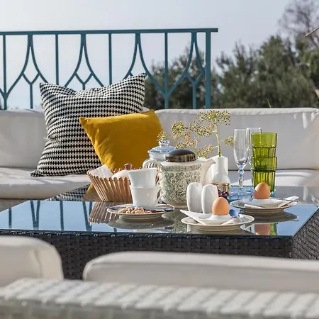 빌라 Sleeps 8 With Pool Air Con And Wifi Kotisina