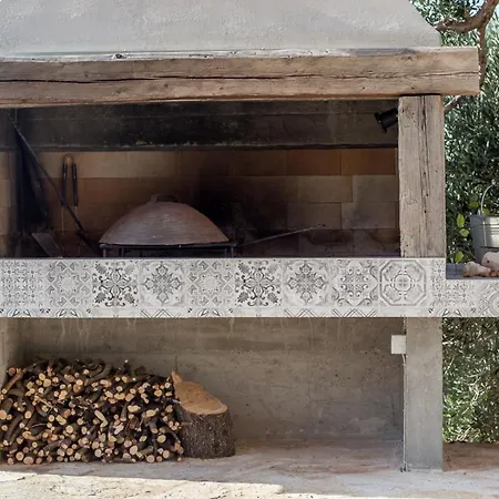 Sleeps 8 With Pool Air Con And Wifi