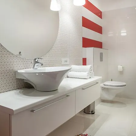 빌라 Sleeps 8 With Pool Air Con And Wifi