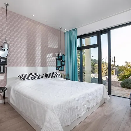 Sleeps 8 With Pool Air Con And Wifi 빌라 Kotisina