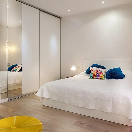 빌라 Sleeps 8 With Pool Air Con And Wifi