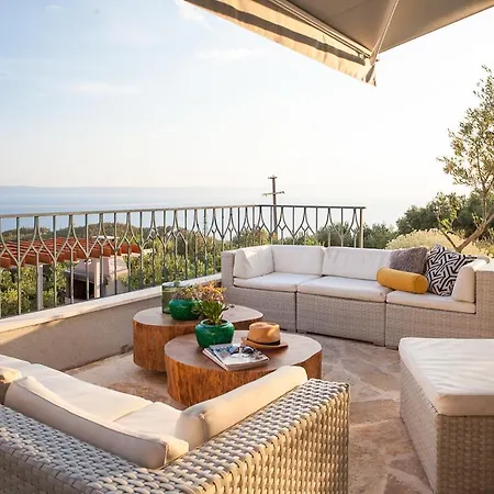 Sleeps 8 With Pool Air Con And Wifi Kotisina